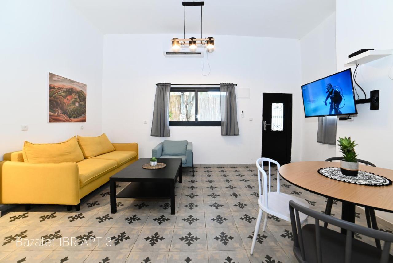 Bazelet Apartment *